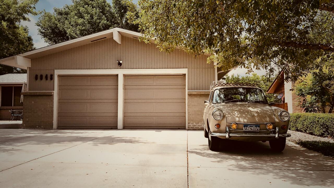 how-to-stop-things-going-mouldy-in-your-garage-blog-stashbee